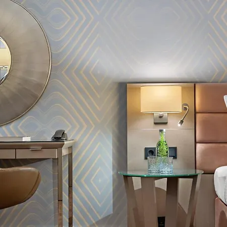 Crowne Plaza Centre Ku'damm By Ihg Hotell 4*