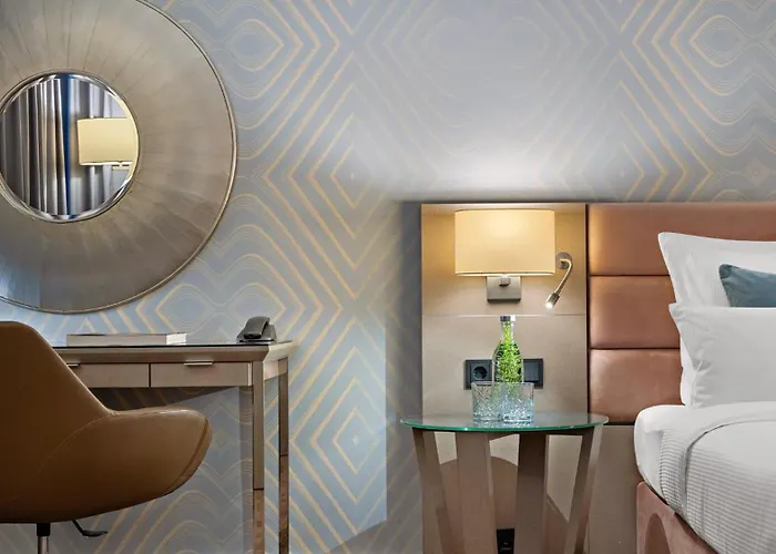 Crowne Plaza Centre Ku'damm By Ihg Hotell 4*