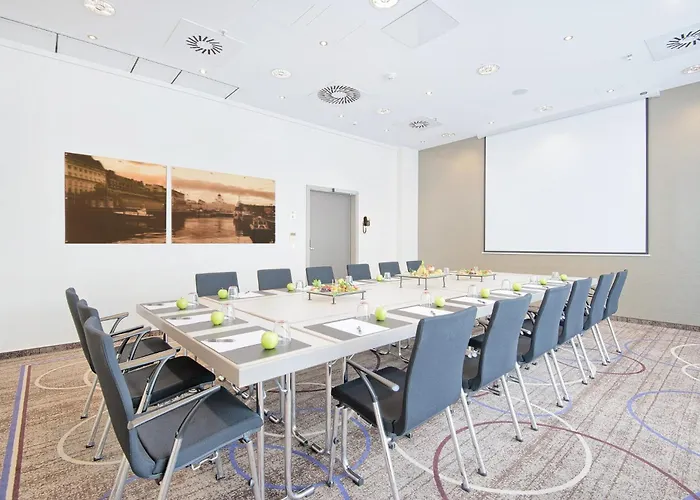 Crowne Plaza Centre Ku'damm By Ihg מלון